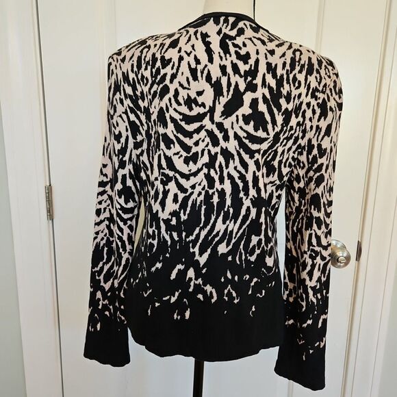 St. John Collection Cardigan Vneck Buttons Black & White Animal Print No Label - Picture 4 of 9